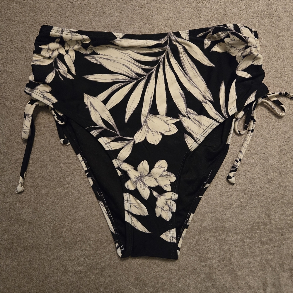 NWT Cupshe Black and Cream Floral High Waisted Bikini Bottom, Small
